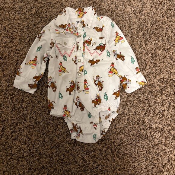 Wrangler Cowgirl Print Bodysuit 18 Months White Pearl Snap Long Sleeve Collared - Picture 1 of 3